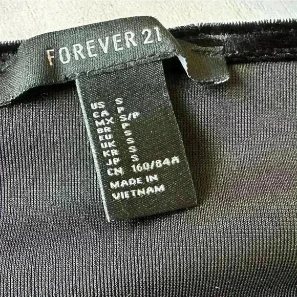 Forever 21 Women's Black Crop-top - Small - Picture 5 of 5